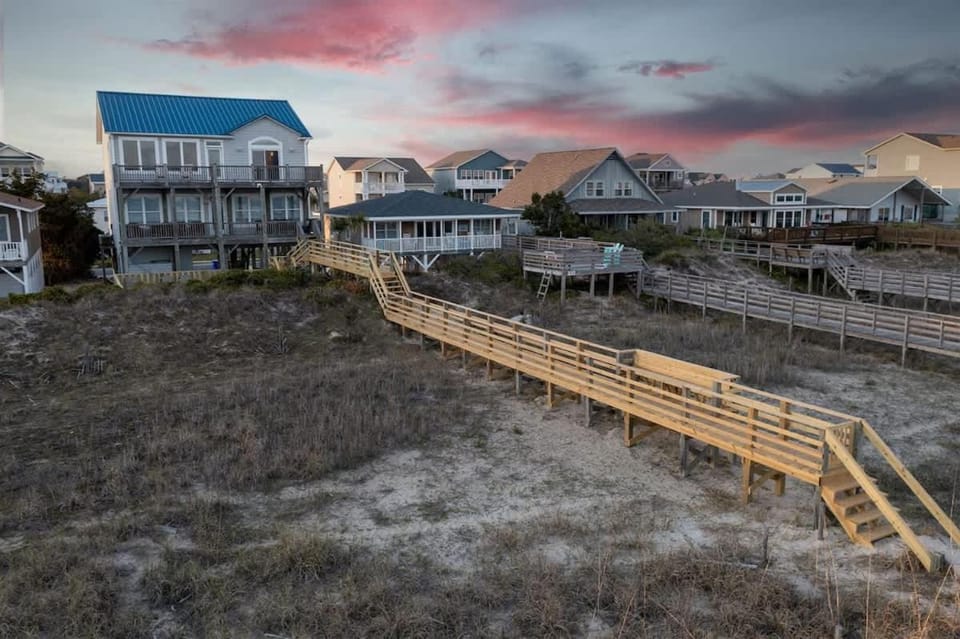 Pirate`s Booty Brunswick Vacation Rentals Ocean front with heated private pool House in Ocean Isle Beach