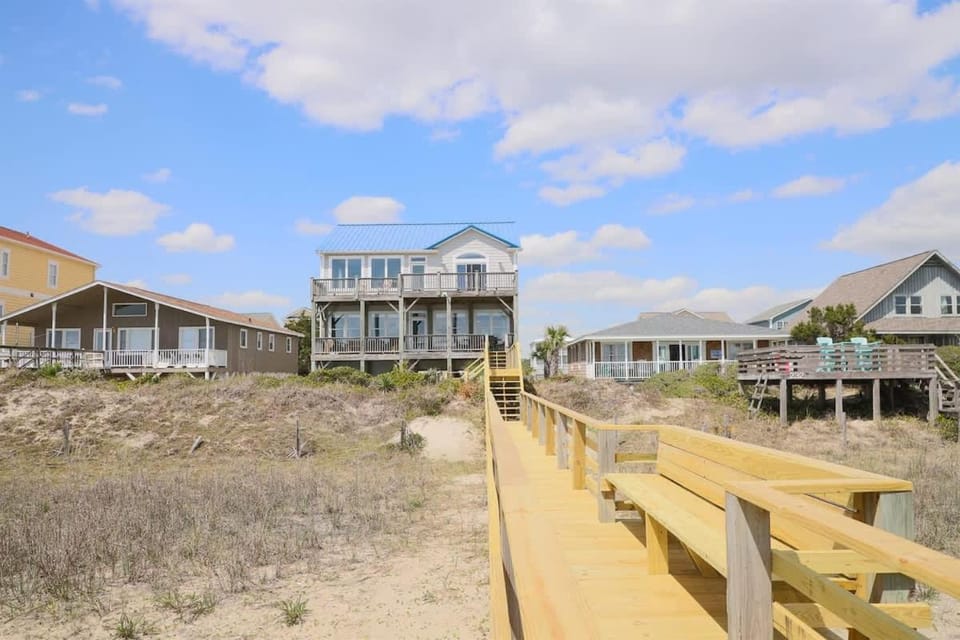 Pirate`s Booty Brunswick Vacation Rentals Ocean front with heated private pool House in Ocean Isle Beach