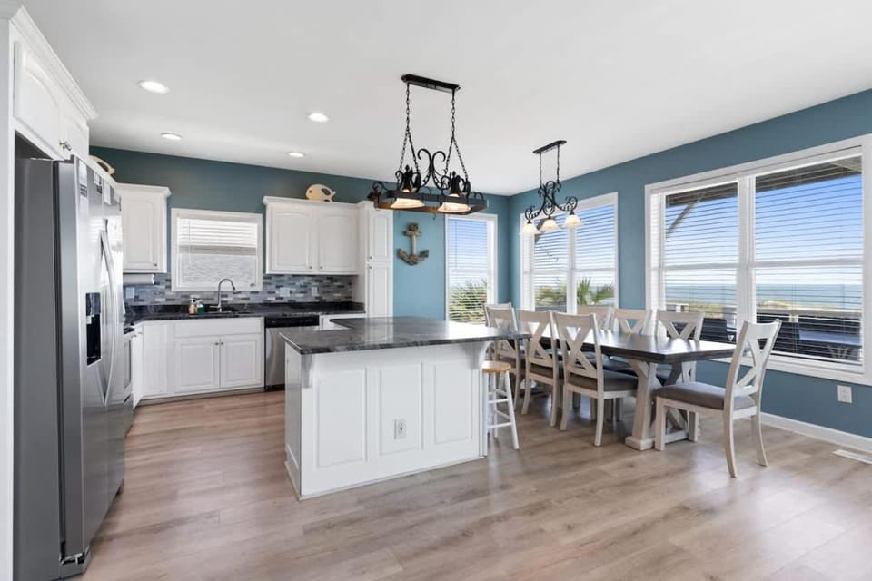 Pirate`s Booty Brunswick Vacation Rentals Ocean front with heated private pool House in Ocean Isle Beach