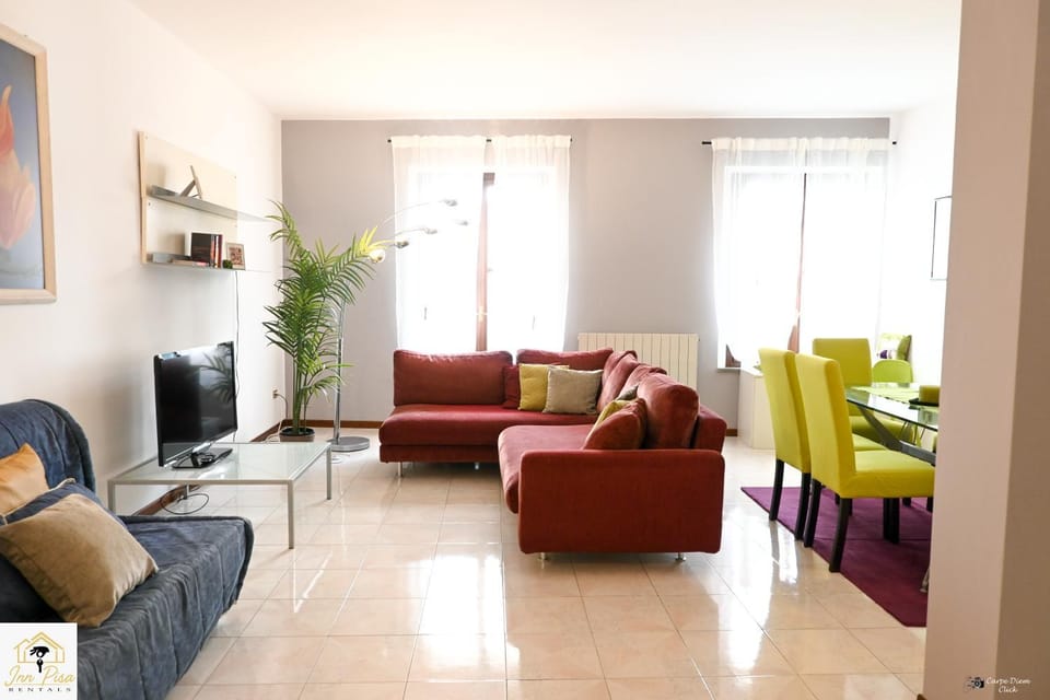 Communal lounge/ TV room, TV and multimedia, Living room, Seating area, Evening entertainment