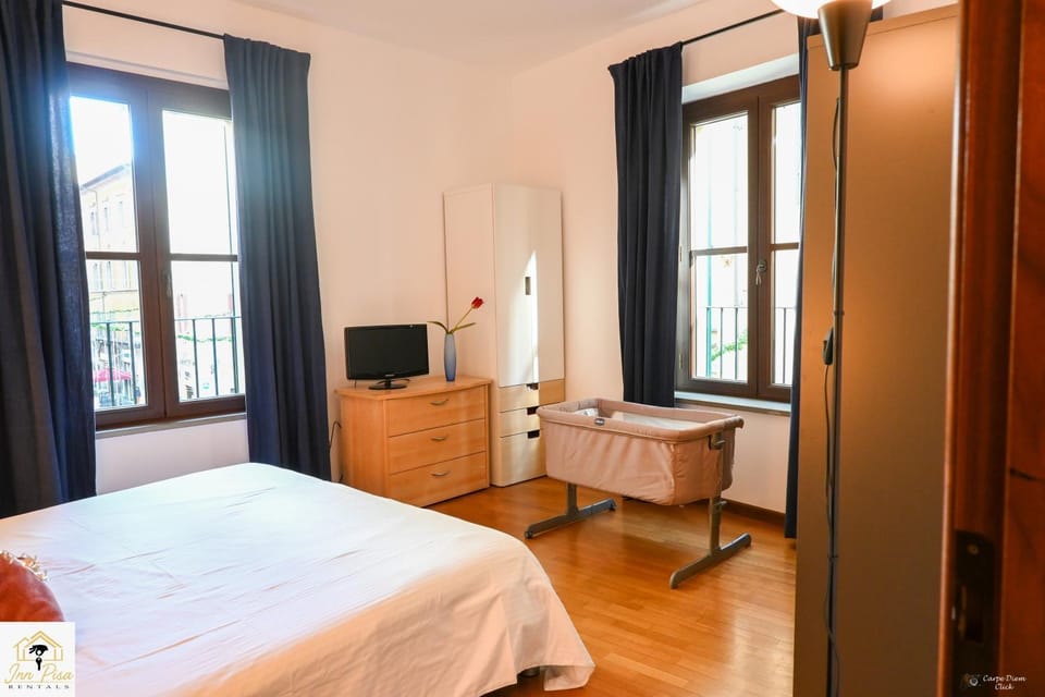 Bed, TV and multimedia, Photo of the whole room, Bedroom, hair dresser, wardrobe