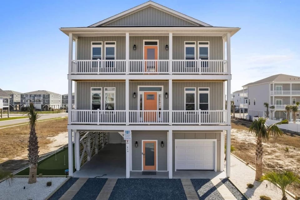 Sweet Tooth Heated Pool Putting Green Ocean Views Elevator House in Ocean Isle Beach