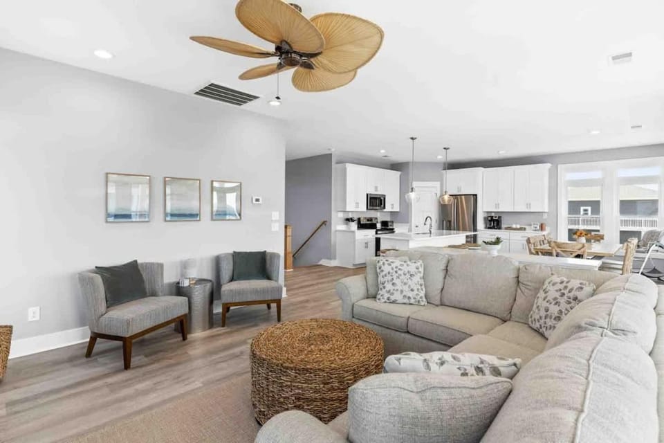 Sweet Tooth Heated Pool Putting Green Ocean Views Elevator House in Ocean Isle Beach
