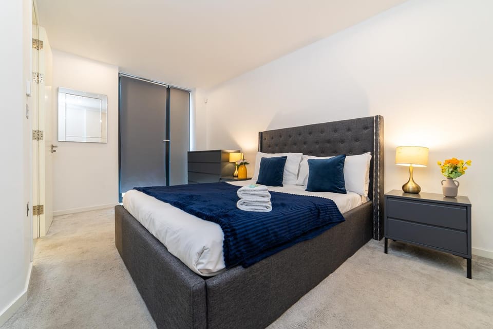Bed, Photo of the whole room, Bedroom, towels, wardrobe