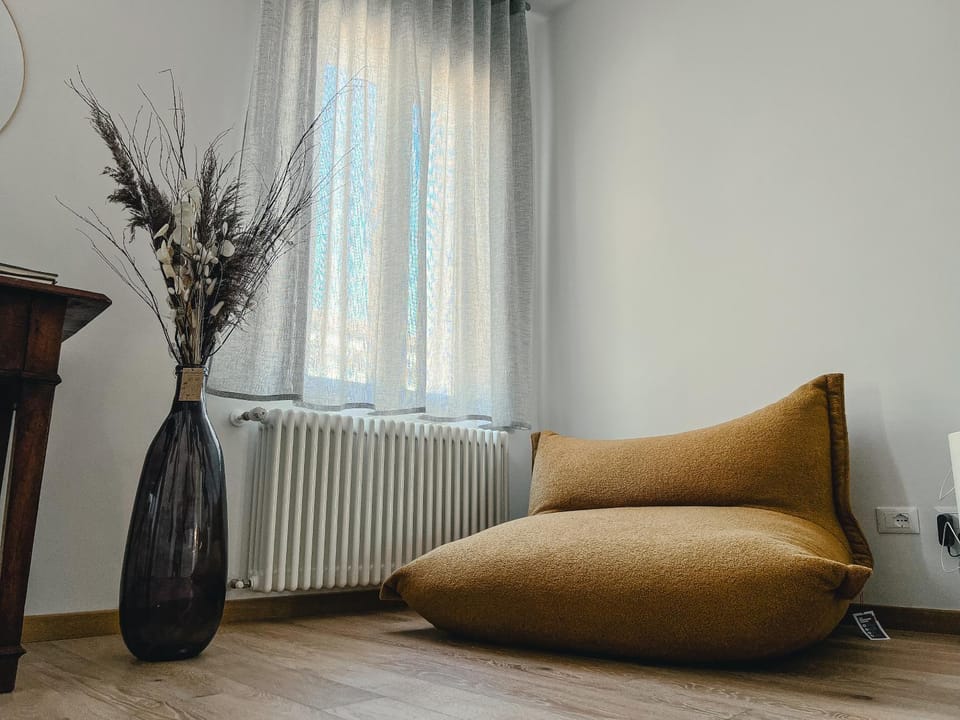 Living room, Seating area, internet