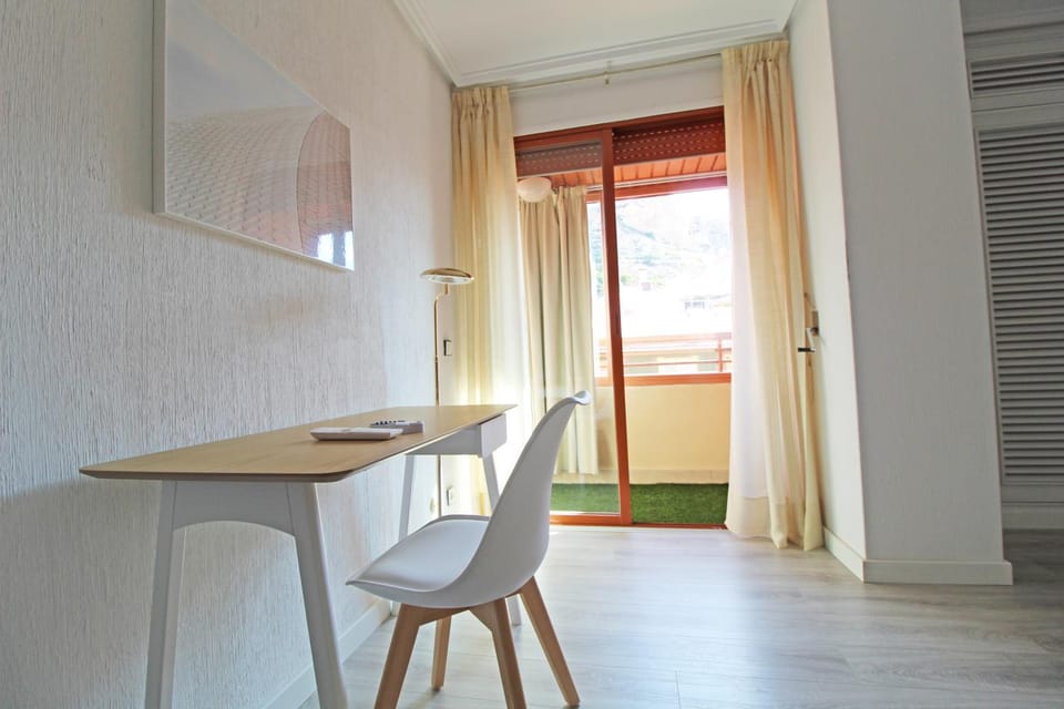Castle views. Terrace. Design style. AC. Wifi. Refurbished. Supercentric. Apartment in Alicante