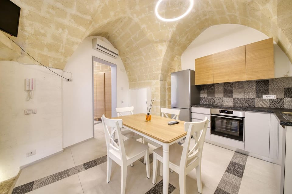 Kitchen or kitchenette, Dining area, pet friendly, stove