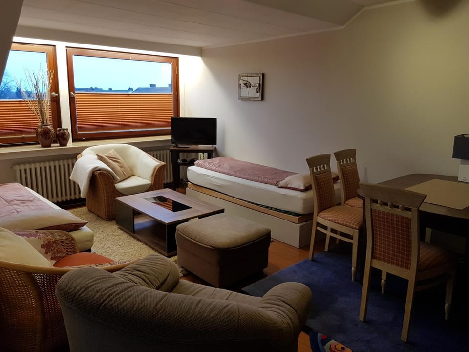 Bed, Living room, Photo of the whole room, Seating area, Dining area