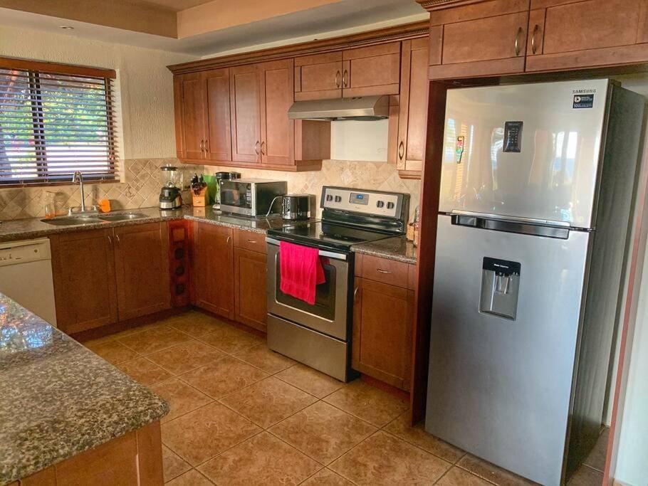 Kitchen or kitchenette, dishwasher, oven, pet friendly, toaster