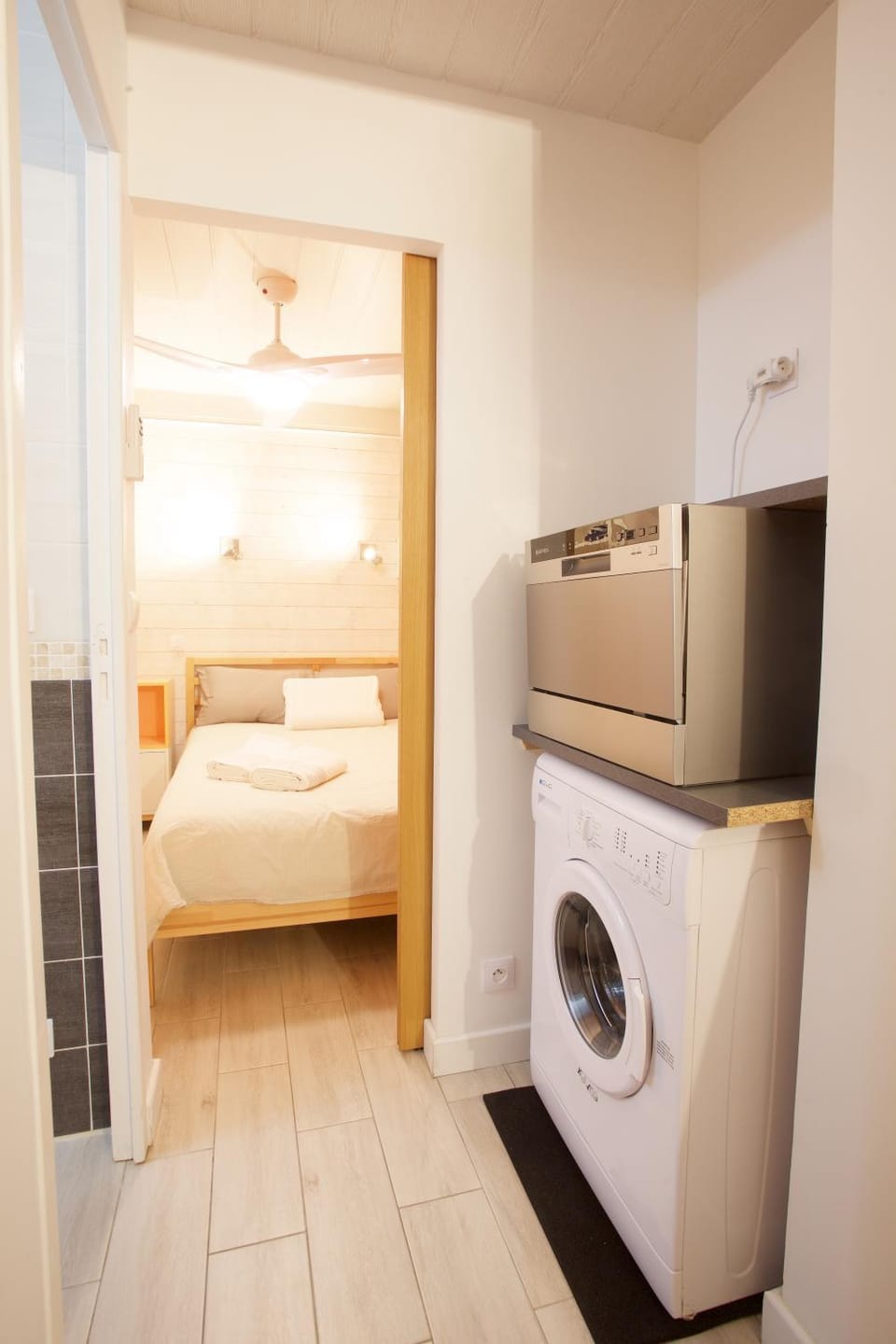 Bedroom, dishwasher, washing machine