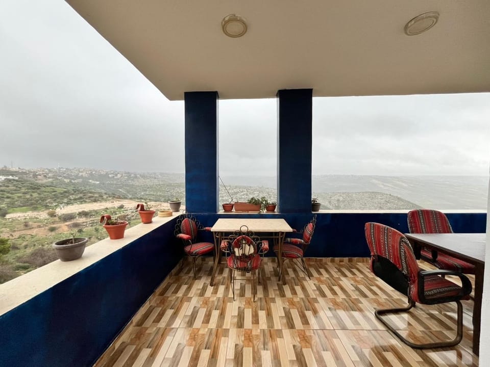 Day, Natural landscape, View (from property/room), Balcony/Terrace, Seating area, Dining area, City view, Garden view, Landmark view, Mountain view