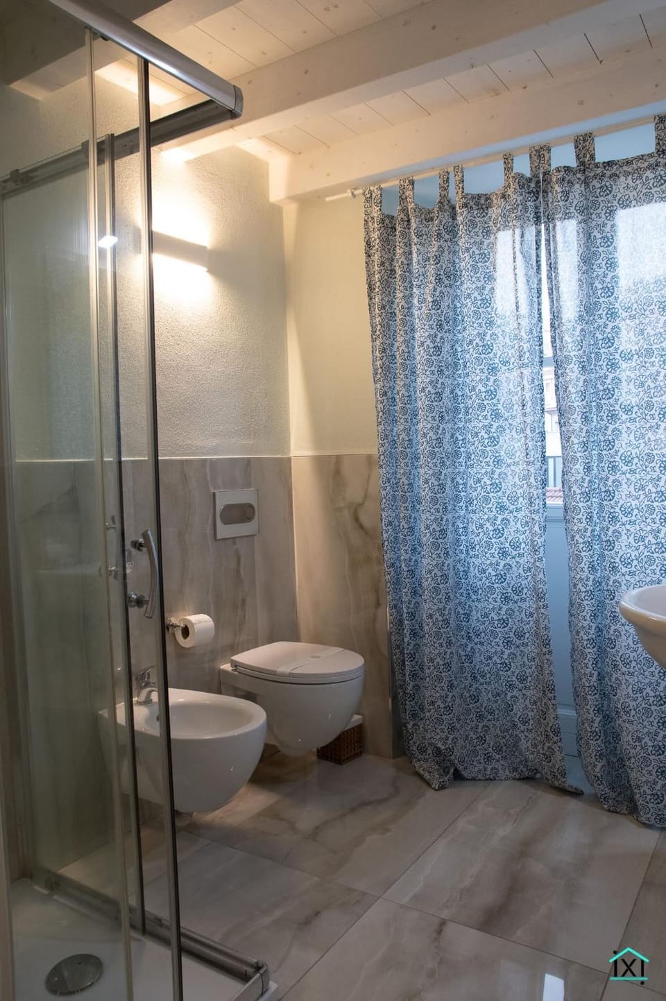 Shower, Toilet, Bathroom, bidet, towels
