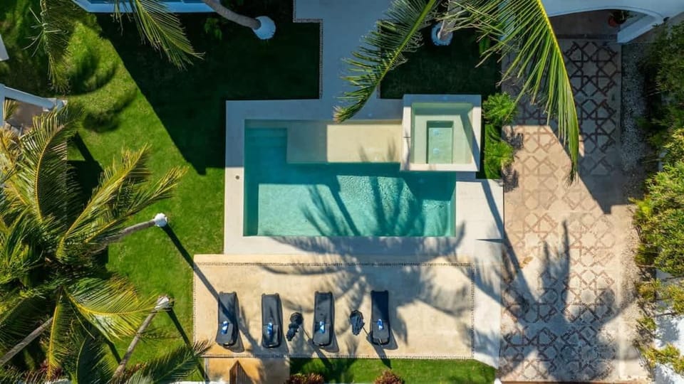 Unique 5BR Beachfront Villa w/ Private Pool! House in Cancun