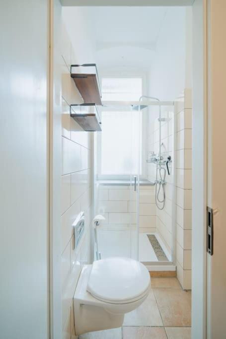 Shower, Toilet, Bathroom, towels