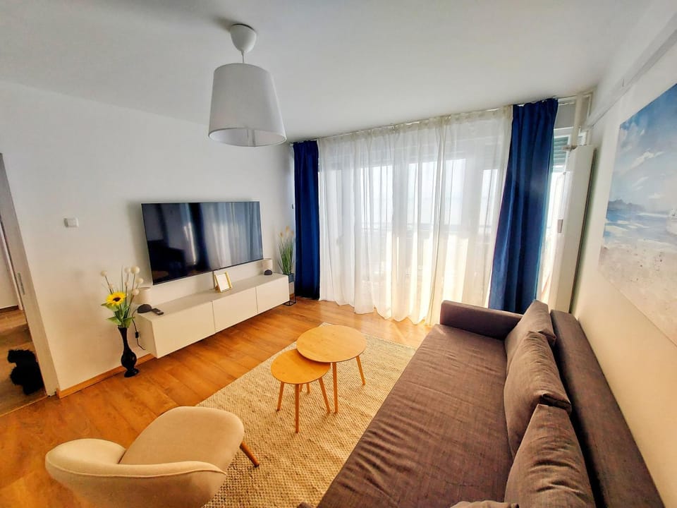 TV and multimedia, Living room, Bedroom