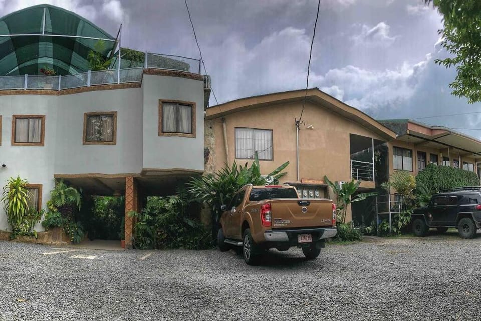 #16 Stylish Rustic Studio & Outdoor JACUZZI Apartment in La Fortuna