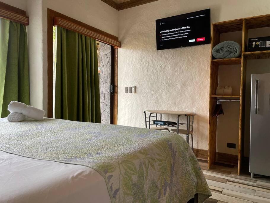 #16 Stylish Rustic Studio & Outdoor JACUZZI Apartment in La Fortuna