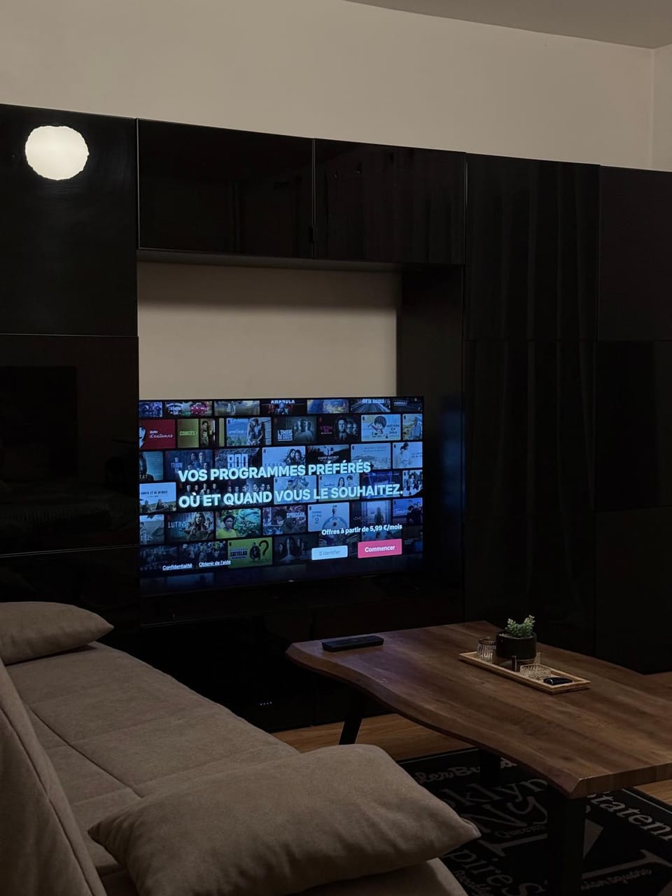 Appartement 12 min Paris - Parking Privé Gratuit - Wifi - Netflix - Balcon Apartment in Île-de-France