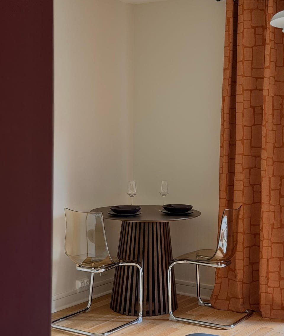 Appartement 12 min Paris - Parking Privé Gratuit - Wifi - Netflix - Balcon Apartment in Île-de-France