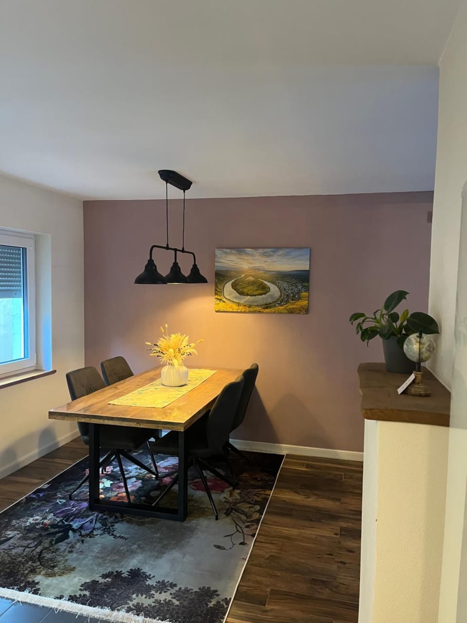 Seating area, Dining area