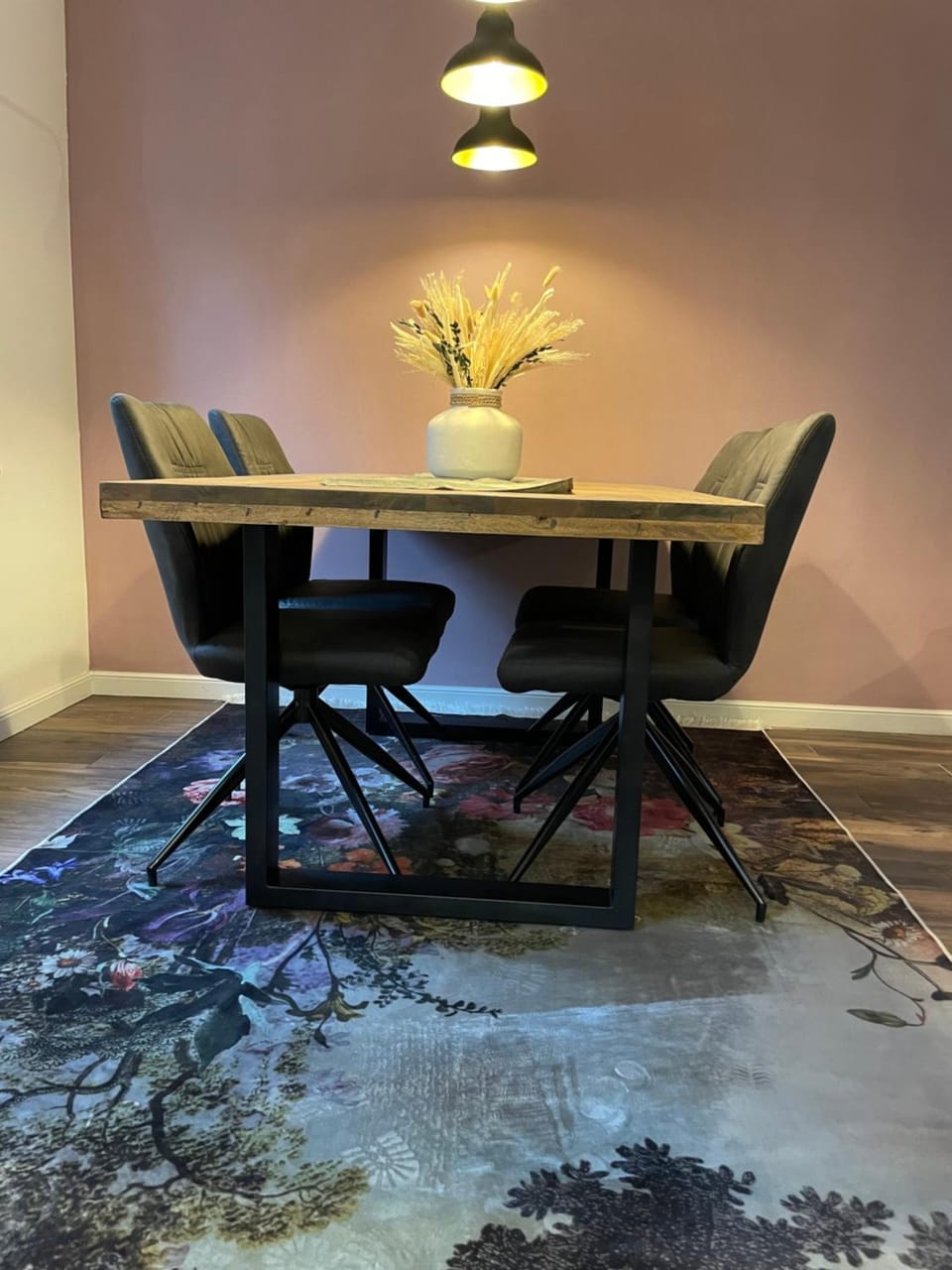 Seating area, Dining area