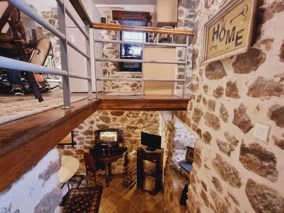Βίλα Ελιά Παραδοσιάκο σπίτι στην Αμφίκλεια Villa in Peloponnese, Western Greece and the Ionian