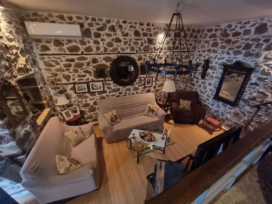 Βίλα Ελιά Παραδοσιάκο σπίτι στην Αμφίκλεια Villa in Peloponnese, Western Greece and the Ionian