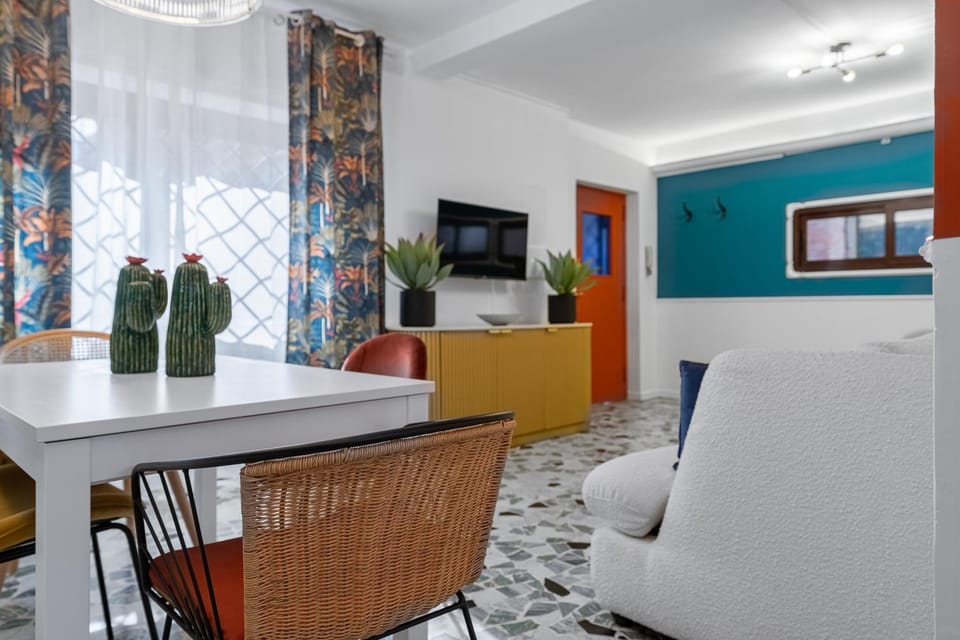 TV and multimedia, Dining area