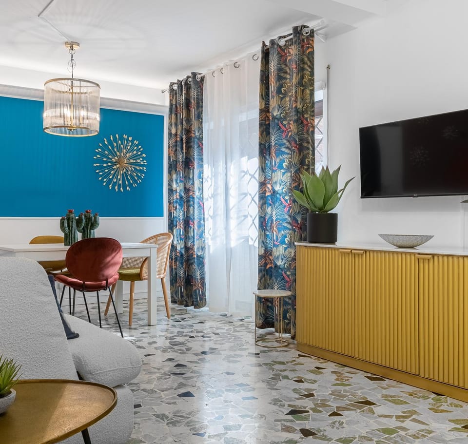 TV and multimedia, Living room, Dining area, Evening entertainment