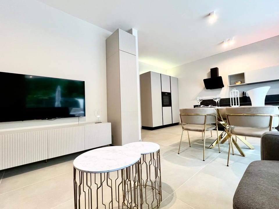 Communal lounge/ TV room, TV and multimedia, Living room