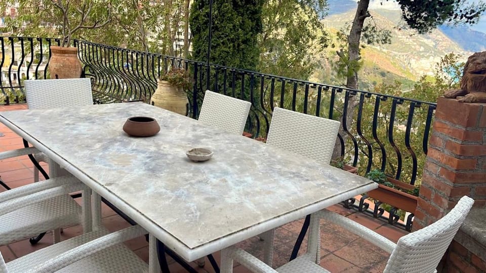 View (from property/room), Balcony/Terrace, Dining area