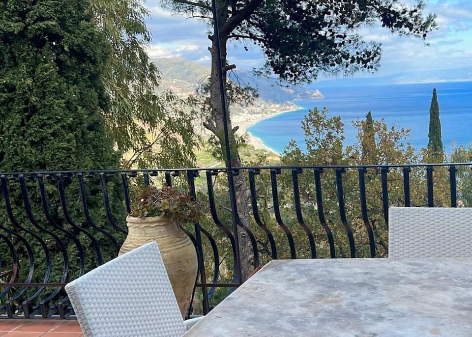 View (from property/room), Balcony/Terrace, Dining area