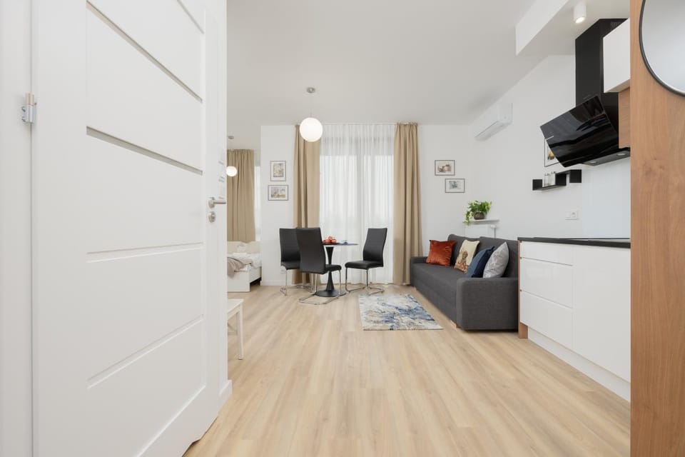 TV and multimedia, Kitchen or kitchenette, Living room, Seating area, Dining area