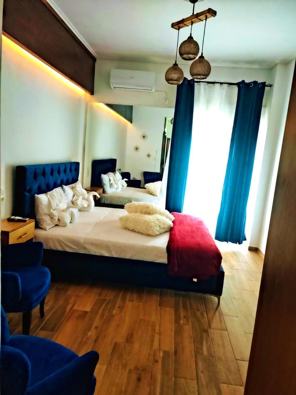 Bed, Photo of the whole room