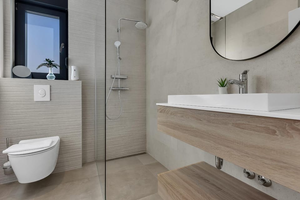 Shower, Toilet, Bathroom, towels