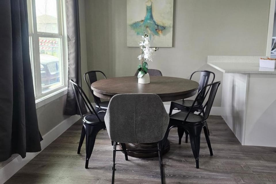 Spacious Home Near Downtown 4 BR3 Baths House in Montopolis