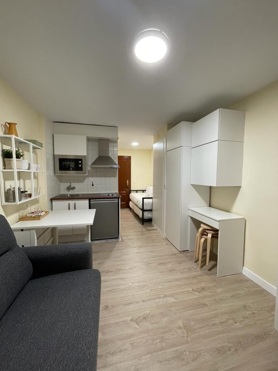 Kitchen or kitchenette, Living room, Dining area, minibar, stove