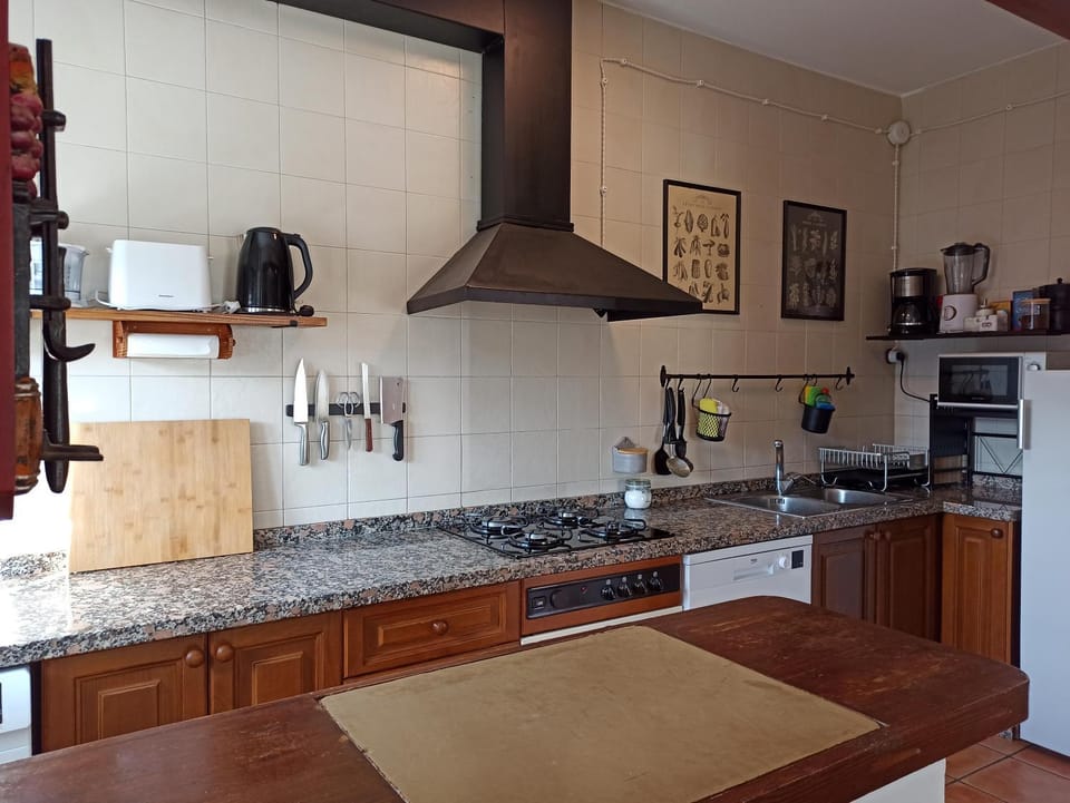 Coffee/tea facilities, Kitchen or kitchenette, dishwasher, microwave, oven, stove, toaster, washing machine