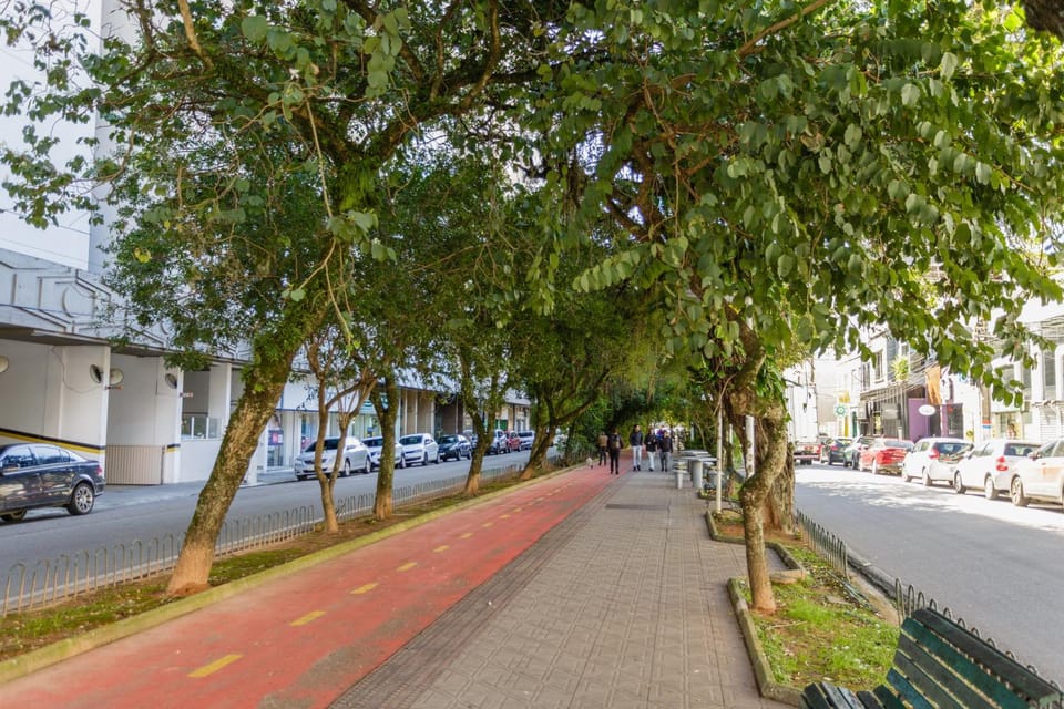 Ap Climatizado c/ Garagem na Av Hercílio LuzAV9086 Apartment in Florianopolis