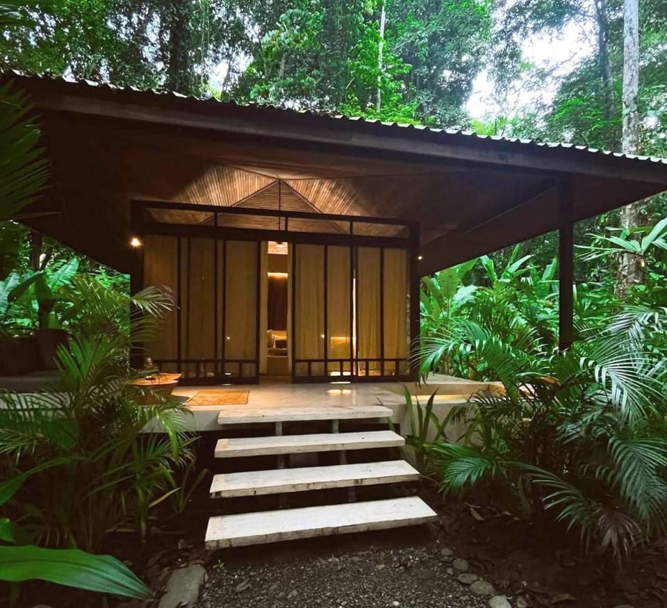 Property building, Off site, Natural landscape, Garden, Balcony/Terrace, Photo of the whole room, Garden view, Swimming pool