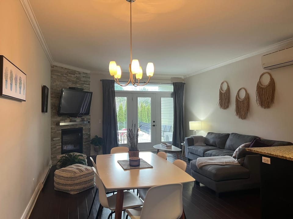 TV and multimedia, Living room, Dining area