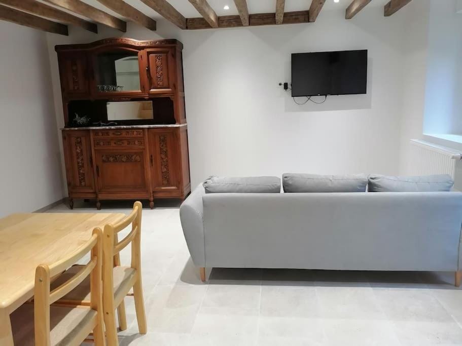 Communal lounge/ TV room, TV and multimedia, Living room, Seating area, Dining area
