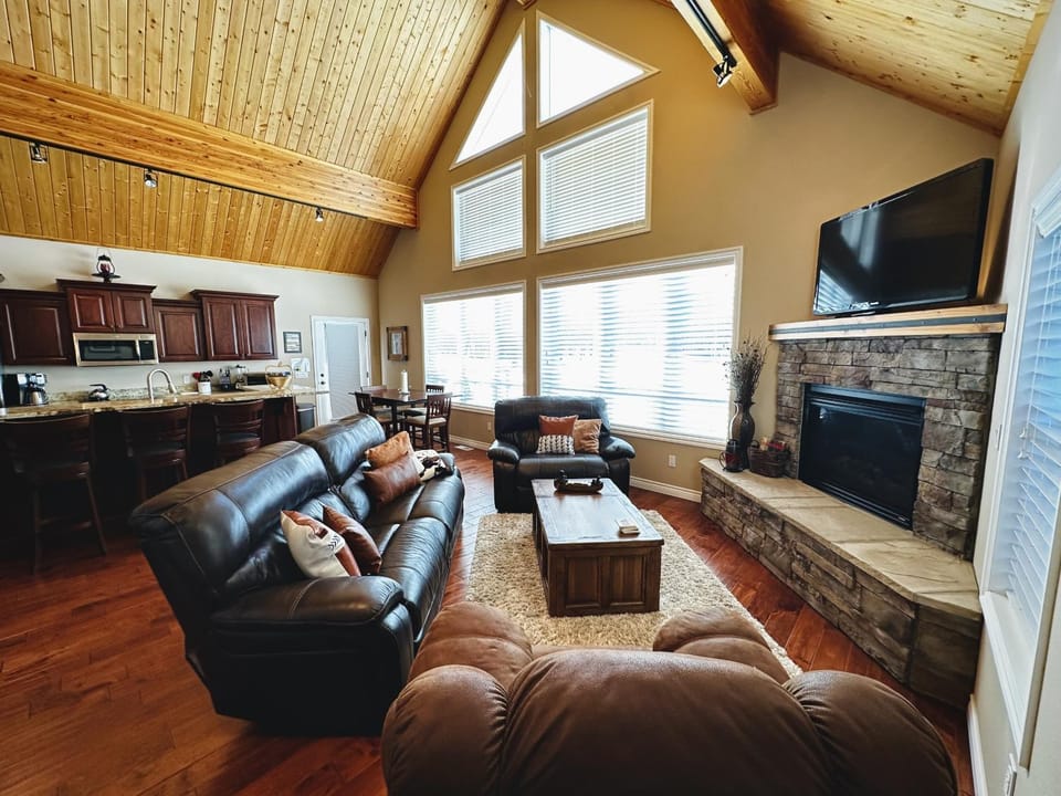 Communal lounge/ TV room, Living room