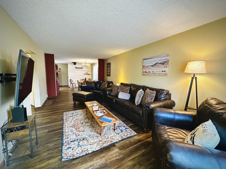 Communal lounge/ TV room, Living room