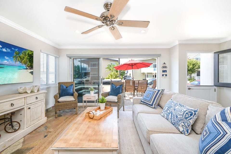 Giant 7 Bedroom Home with 3 separate Condos House in Balboa Peninsula