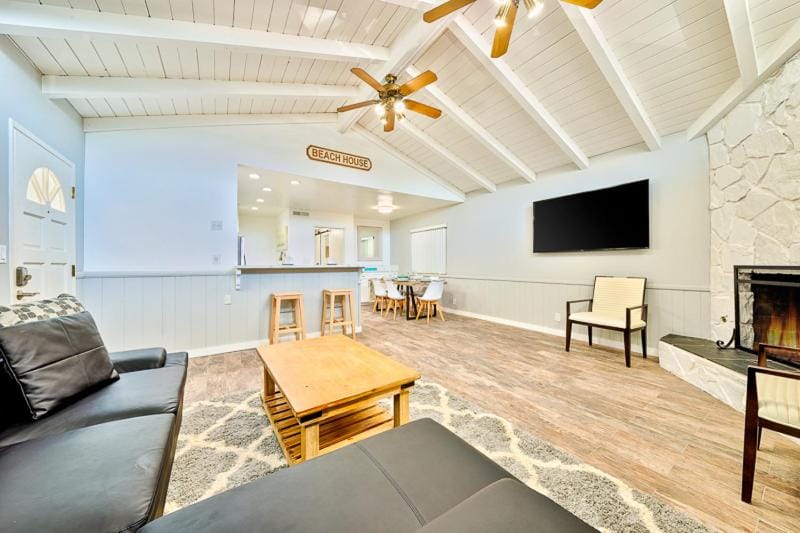Perfect 3 Bedroom Home between the Bay and Beach House in Balboa Peninsula