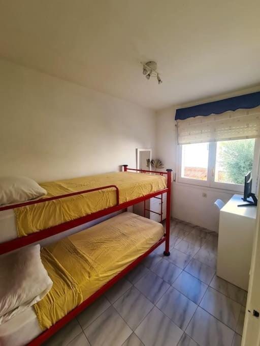 Nice beachside 2-BD apt near Barcelona Apartment in Baix Penedès