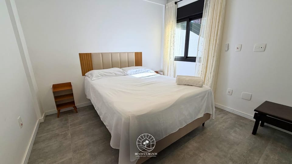 Bedroom, wardrobe, air conditioner