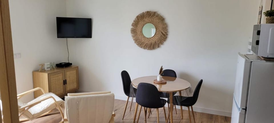 TV and multimedia, Living room, Dining area