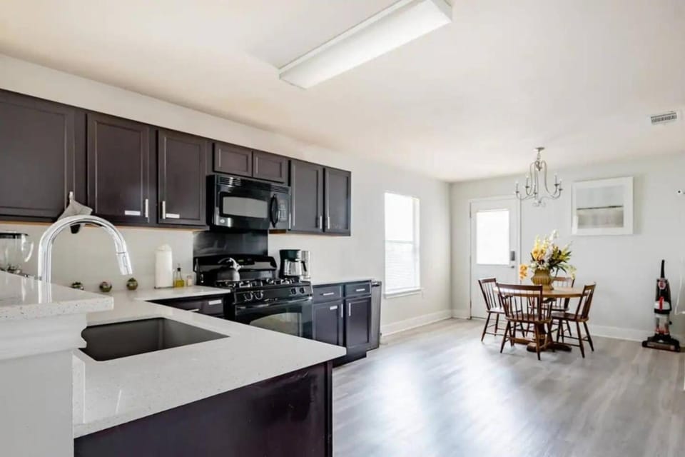 Serenity Home Near Downtown & Airport House in Austin